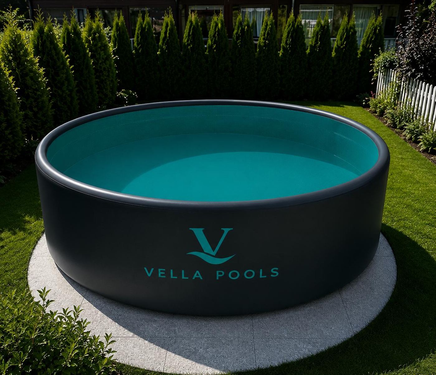 Runder VELLA POOLS Aufstellpool im Garten (Symbolbild, KI-generiert)